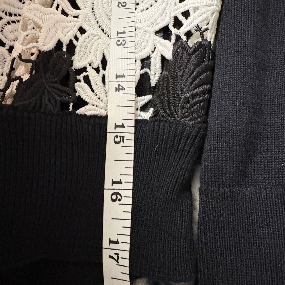 KARL LAGERFELD PARIS Black Lace Floral Cropped Cardigan Sweater S - Picture 9 of 9